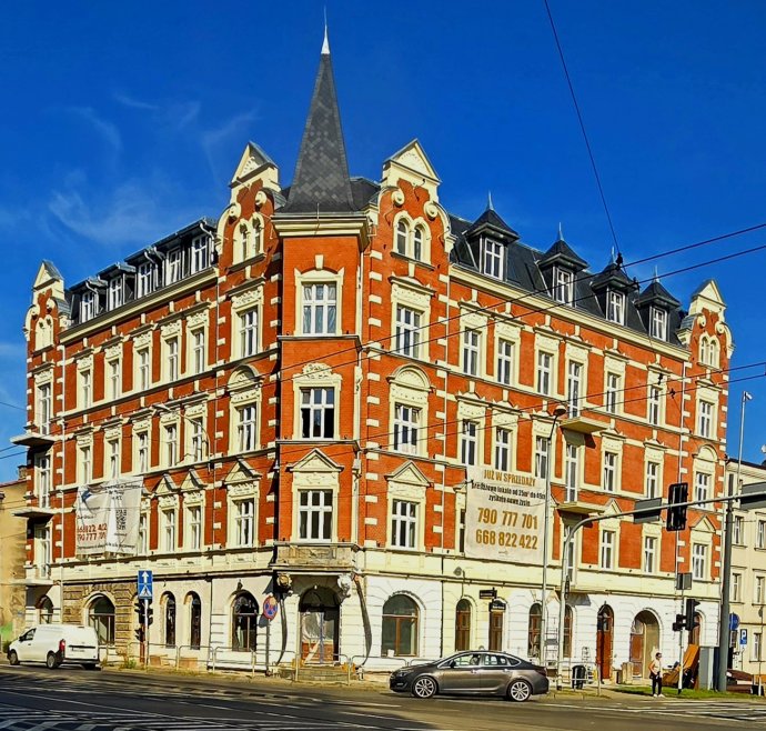 Fasada inwestycji mieszkaniowej Dudy Gracza 2 Katowice  w ciągu dnia